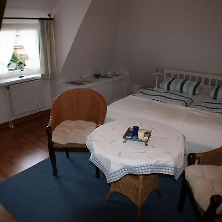 Ferienwohnungen Im Hotel Garni Zur Post Utersum Kamer foto