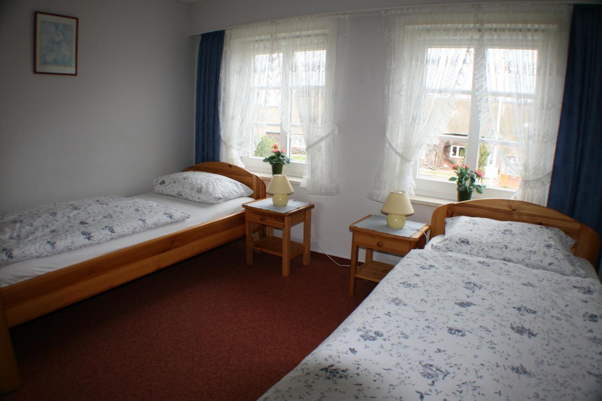 Ferienwohnungen Im Hotel Garni Zur Post Utersum Kamer foto
