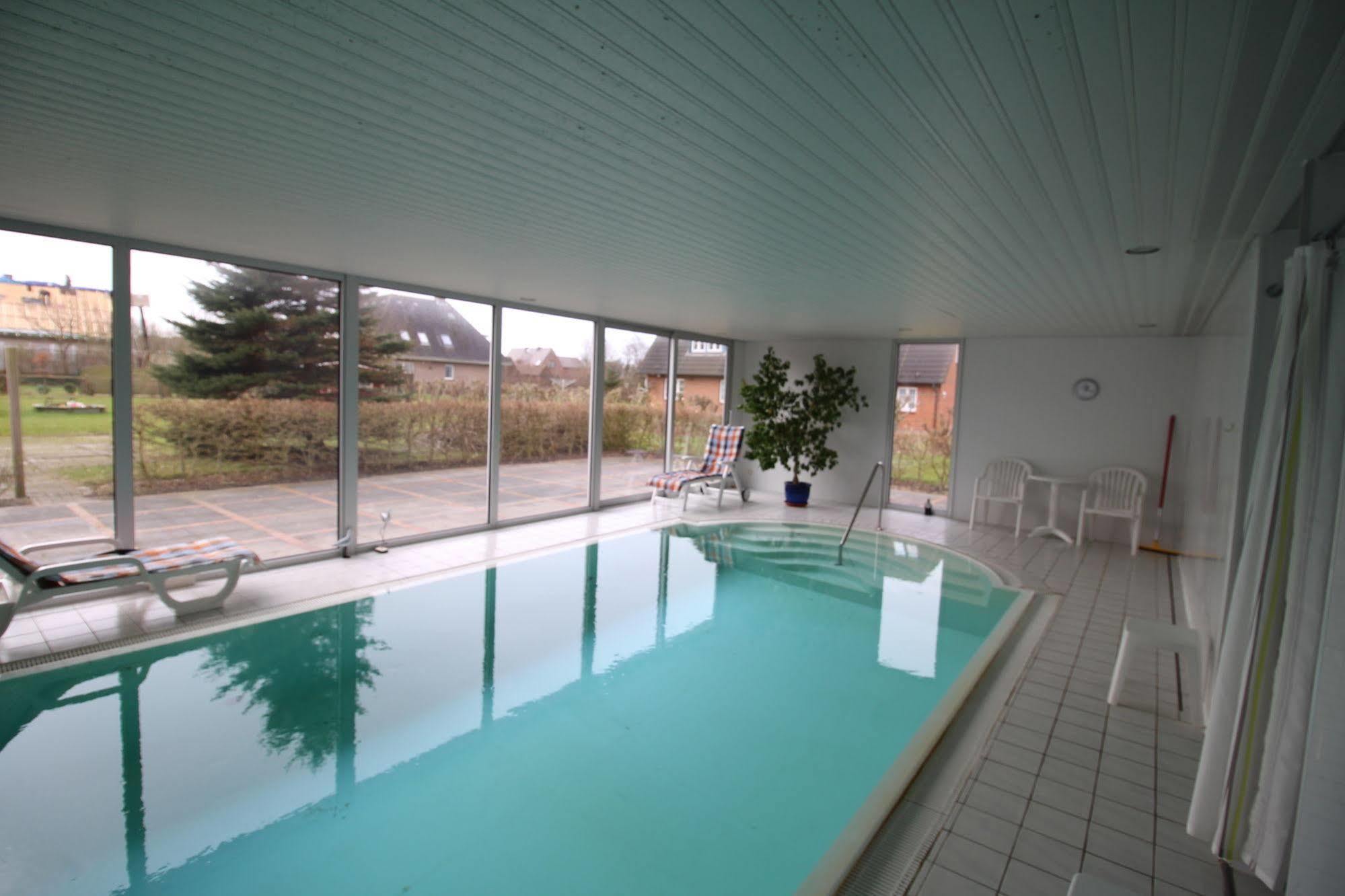 Ferienwohnungen Im Hotel Garni Zur Post Utersum Buitenkant foto